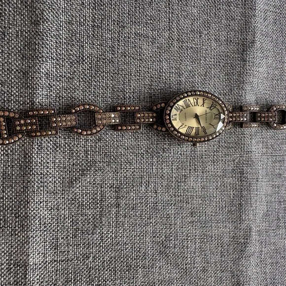 HEIDI DAUS Vintage Style Oval Watch. It Works! Battery  display picture 3